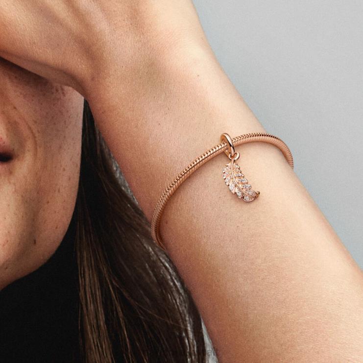 سحر متدلي من الريش المنحني العائم Pandora ارتفع الذهب مطلي N6N0X282 مُكَمِّلات